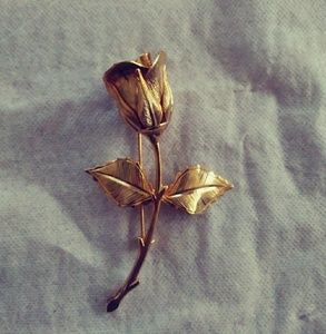 Rose pin brooch